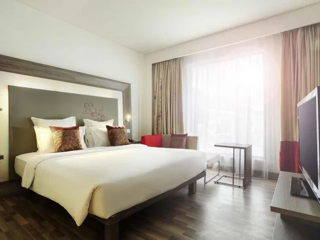 غرفة سوبيريور بسرير كينج بإطلالة على المسبح، Novotel Banjarmasin Airport 3/5