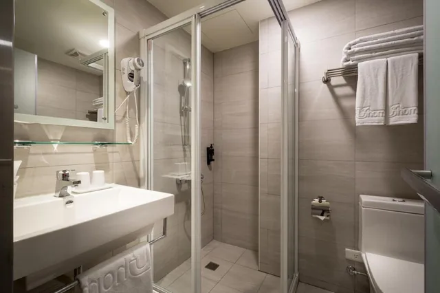 غرفة قياسية ثلاثية بسرير مزدوج وسرير فردي، Urhome Hotel 5/6
