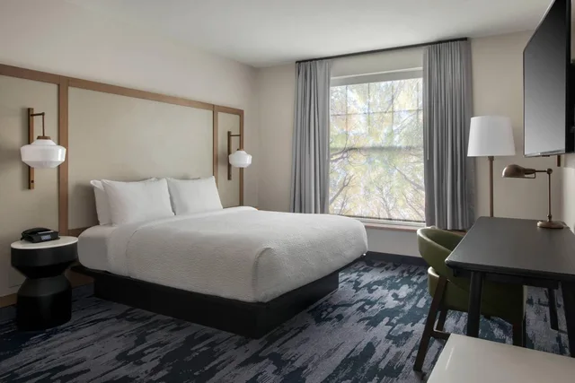 غرفة بسرير كينج بإطلالة على الجبل، Fairfield Inn & Suites By Marriott Williamstown 3/3