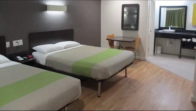 غرفة ديلوكس بسريرين كوين بمطبخ صغير، Studio6 Huntsville, TX 2/10