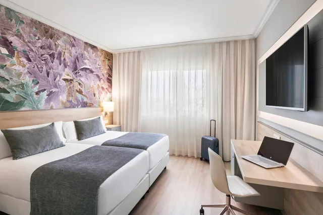 غرفة بسرير مزدوج أو سريرين منفصلين، Salles Hotel Ciutat Del Prat 2/2