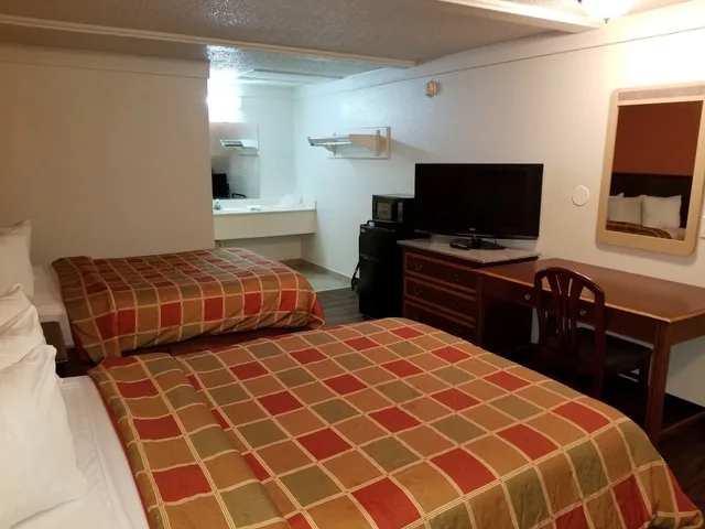 غرفة قياسية بسريرين مزدوجين، Rodeway Inn Auburn Hills - Detroit 2/8