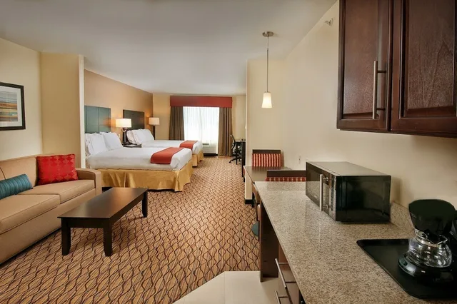 جناح بسريرين كوين مع أريكة لذوي الإعاقة، Holiday Inn Express Hotel Suites Pearsall 4/6