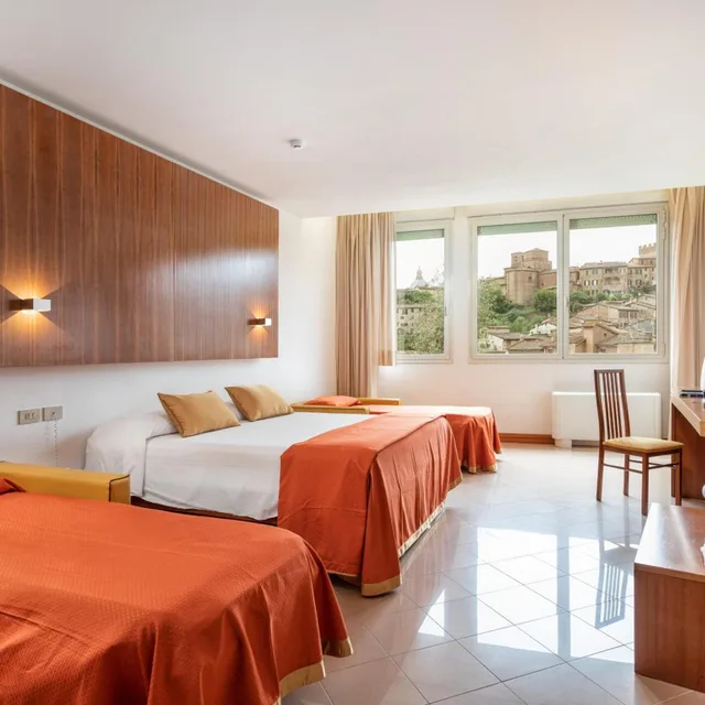غرفة سوبيريور رباعية بإطلالة على المدينة، Hotel Minerva 2/5