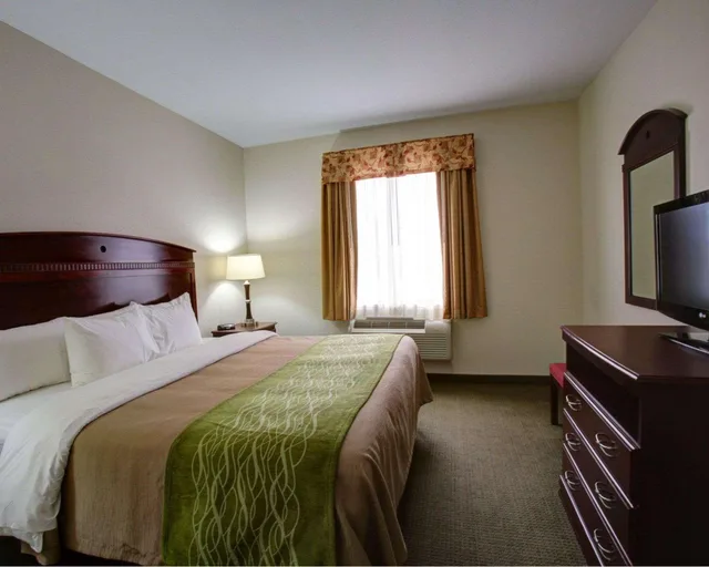 جناح بسرير كينج لذوي الإعاقة، Quality Inn Rockdale TX 2/2