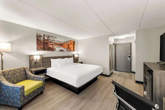 غرفة قياسية بسرير كينج، Clarion Pointe Rhinelander Downtown 3/10