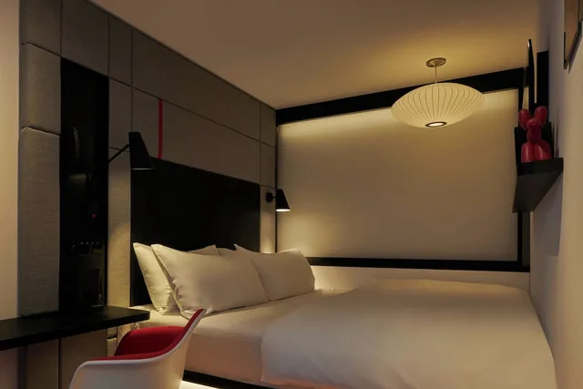 Premium, King Bed, with View, citizenM London Victoria Station 6/10