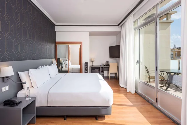 Premium, Gran Via View، Hotel Madrid Plaza Espana Affiliated by Melia 1/8