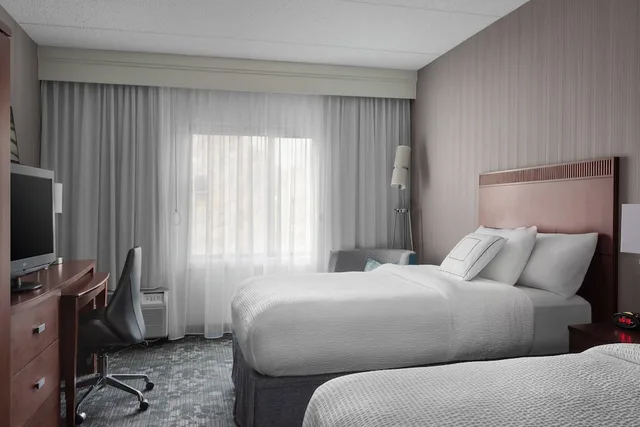 غرفة بسريرين كوين لذوي الإعاقة، Courtyard Fishkill by Marriott 2/6