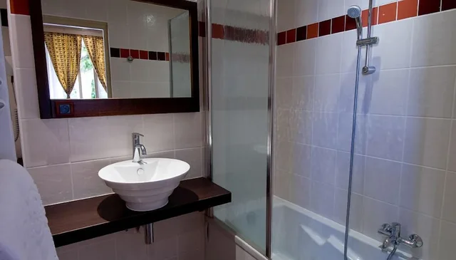 غرفة سوبيريور بسريرين منفصلين، The Originals City Hotel L Iroko Aix Les Bains Grand Port 2/2