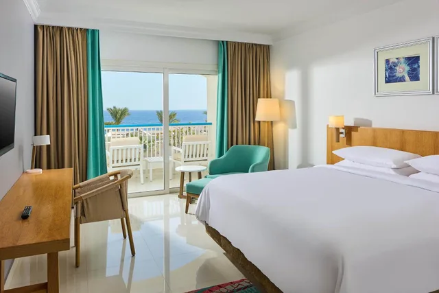 جناح بريميوم بسرير كينج بإطلالة على البحر، Renaissance Sharm El Sheikh Golden View Beach Resort 2/10