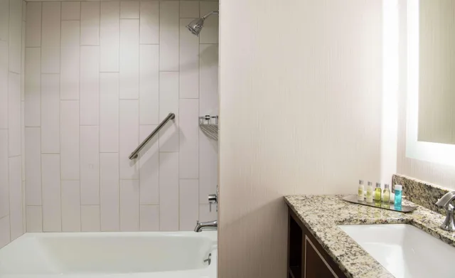 Room, King Bed, Balcony, Large, Doubletree By Hilton Hotel Portland 6/6