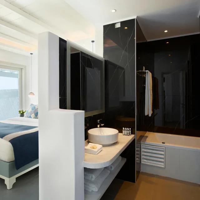 جناح غراند بإطلالة على البحر بمسبح خاص، Epic Blue Suites & Villas 2/2