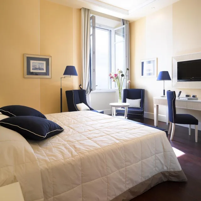 غرفة سوبيريور بسرير مزدوج أو سريرين منفصلين بإطلالة على البحر، Grand Hotel Palazzo Livorno Mgallery 3/8