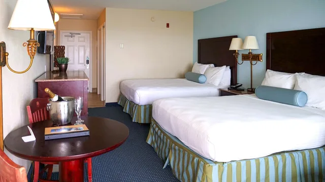 غرفة قياسية بسريرين كوين لذوي الإعاقة، Capt Hiram S Resort 4/6