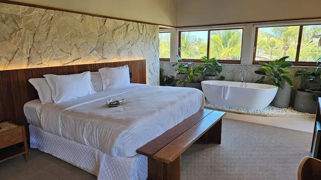 غرفة فاخرة بسرير كينج وسريرين منفصلين، Pousada Casa Do Forte 3/8