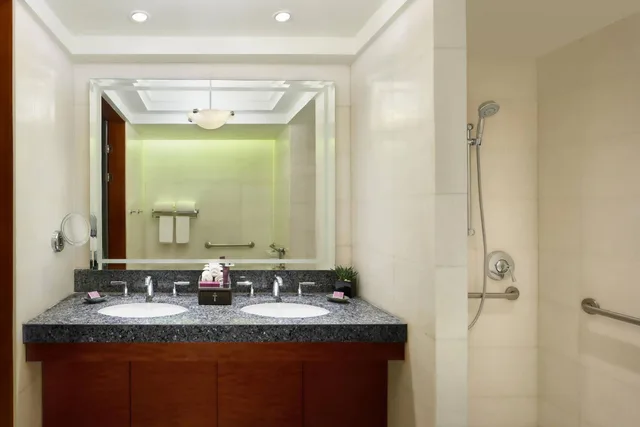 Deluxe, King Bed, River View, The Nile Ritz-Carlton, Cairo 2/5