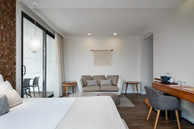 جناح جونيور بشرفة، Jupiter Marina 5/8