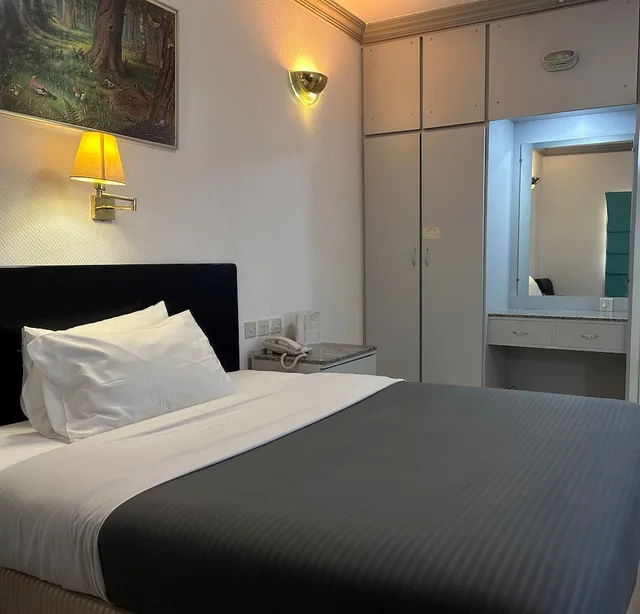 غرفة قياسية بسريرين منفصلين، Grand Astoria Hotel 1/10