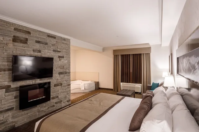جناح بسرير كينج بجاكوزي، Ramada Revelstoke 5/8
