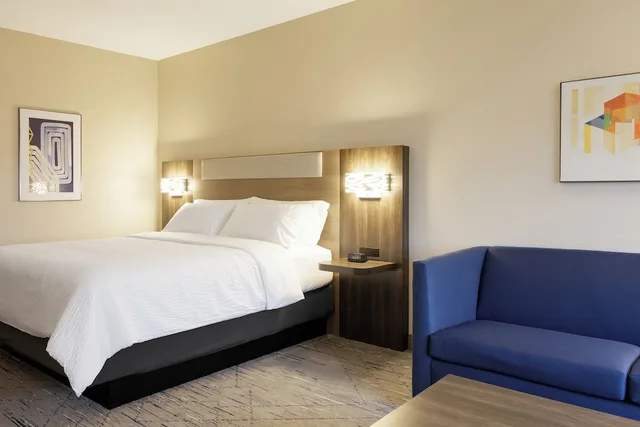 جناح بسرير كينج مع أريكة، Holiday Inn Express And Suites Austin South 2/6