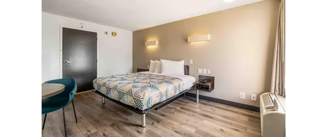 غرفة بسرير كينج للمدخنين، Motel6 Augusta, GA 1/6
