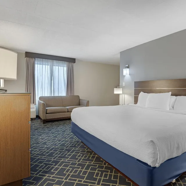 غرفة بسرير كينج بجاكوزي، Best Western Hunt's Landing Hotel Matamoras/Milford 4/10