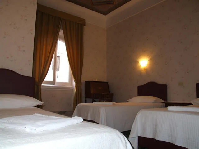 غرفة رباعية بحمام مشترك، Hotel Texas 3/5