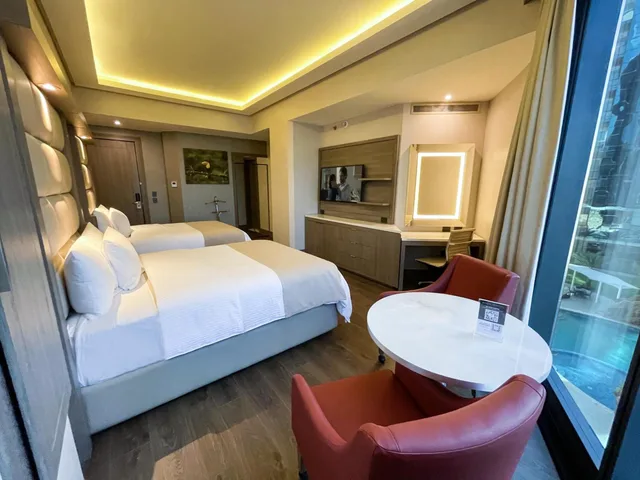 غرفة بسريرين منفصلين بإطلالة على الجبل، Safi Royal Luxury Metropolitan 2/5
