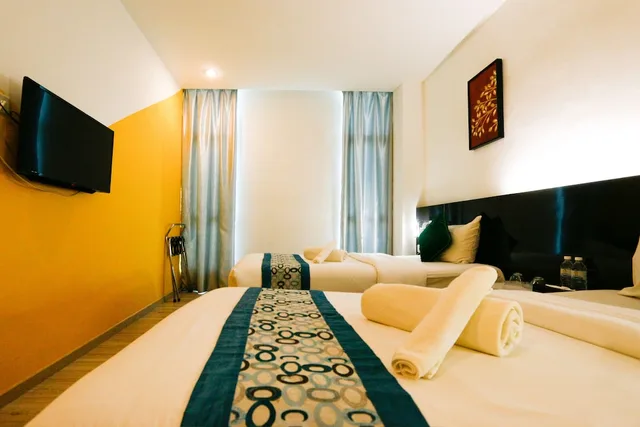 غرفة قياسية بسريرين منفصلين، Swing & Pillows at Golden Roof Hotel Ampang, Ipoh 7/9