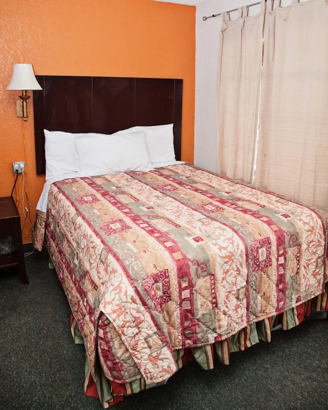 غرفة اقتصادية بسرير كوين بإطلالة على المدينة، Mustang Motel 2/4