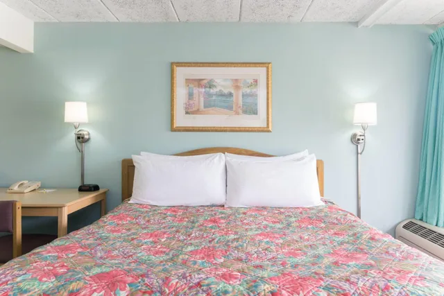 Room, 2 Double Beds, Partial Ocean View, Days Inn & Suites By Wyndham Jekyll Island 7/10