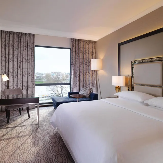 غرفة بريميوم بسرير كينج مع دخول صالة النادي، Sheraton Grand Krakow Formerly Sheraton Krakow Hotel 2/5