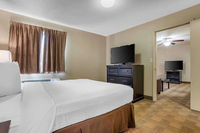 1 Queen Bed - Suite, Non-Smoking, Micfridge، Studio6 Suites Greenville, SC - Haywood Mall 3/5