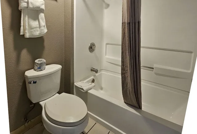 غرفة قياسية بسريرين كوين، Rodeway Inn & Suites Rancho Mirage - Palm Desert Area 8/10