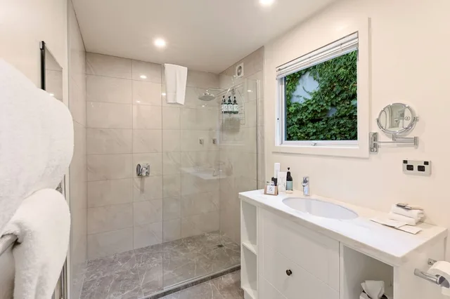 Luxury, Studio, Twin Beds, Lake View, Queenstown House Boutique Bed and Breakfast and Apartments 4/4