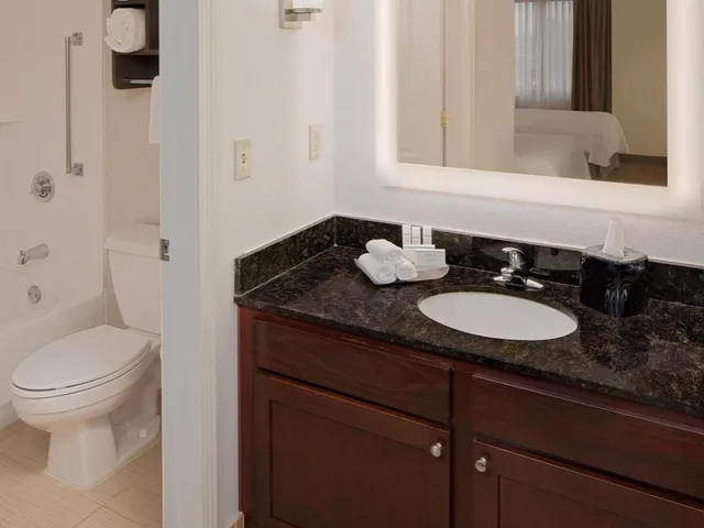 غرفة بسريرين مزدوجين وسرير كينج لذوي الإعاقة، Homewood Suites by Hilton Minneapolis Mall of America 4/5