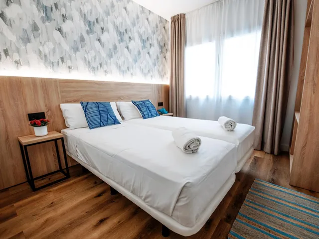 غرفة بسرير مزدوج بشرفة، Sweet Lloret Suites 1/2