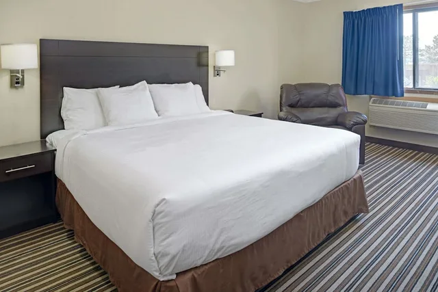 غرفة قياسية بسرير كوين، Super 8 by Wyndham Omaha I-80 West 2/3