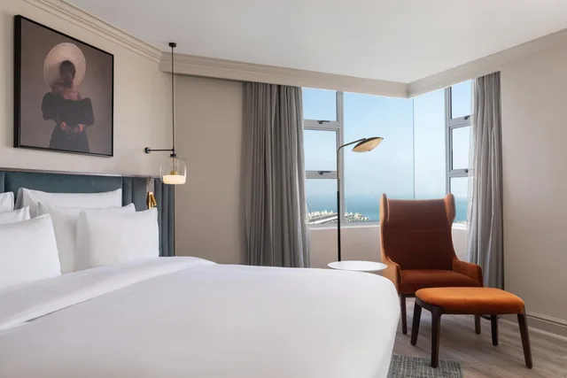Collection, Premium, Marina View, Balcony، Radisson Collection Hotel, Waterfront Cape Town 4/6