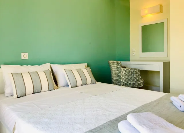 Standard, Double Bed, Inland View، Thera Mare Resort 3/7