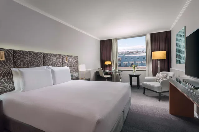 Connecting, Family, King Bed, Hilton Prague Old Town 2/5