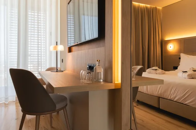 غرفة فاخرة بريفيليج بسرير مزدوج، Mercure Ponta Delgada Azores 1/6