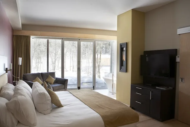 River, Economy, Lodge, King Bed، Moulin Wakefield Mill Hotel and Spa 1/1