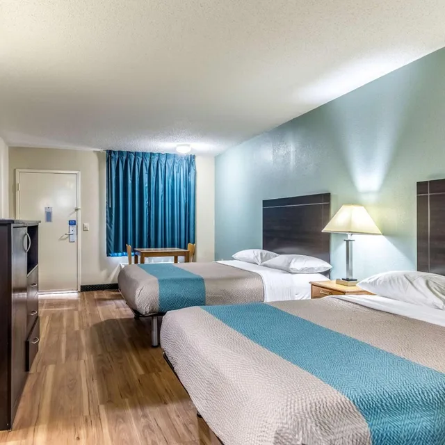 غرفة بريميوم رباعية، Motel6 Kenly, NC 4/10