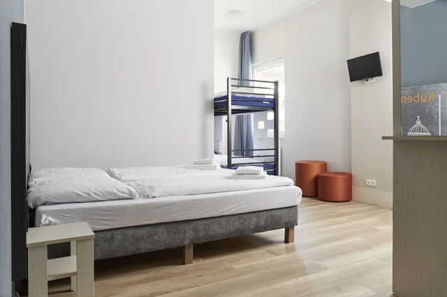 غرفة عائلية بسريرين منفصلين وسرير بطابقين، A&O Copenhagen Norrebro 1/4