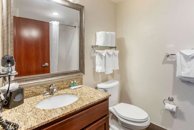 Efficiency, Suite, 2 Queen Beds، MainStay Suites Near Denver Downtown 3/4