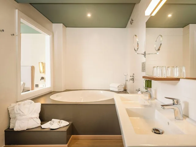 Superior, Double Bed, Hot Tub, Hotel Artiem Capri 8/10