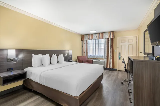 غرفة بسرير كينج لذوي الإعاقة، Quality Inn Klamath Falls - Crater Lake Gateway 1/5