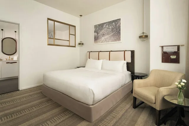 Loft, Suite, King Bed، Halcyon - A Hotel In Cherry Creek 1/5